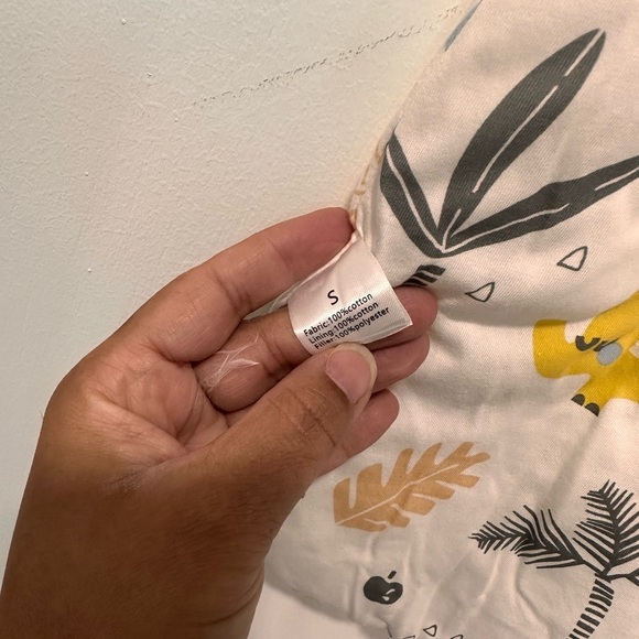 CHILDLIKE BEHAVIOR AGE 0+ White with gray zipper. - Picture 11 of 11